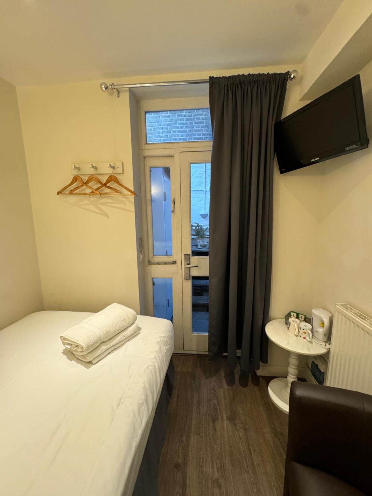 The Paramount Hotel London Exterior photo
