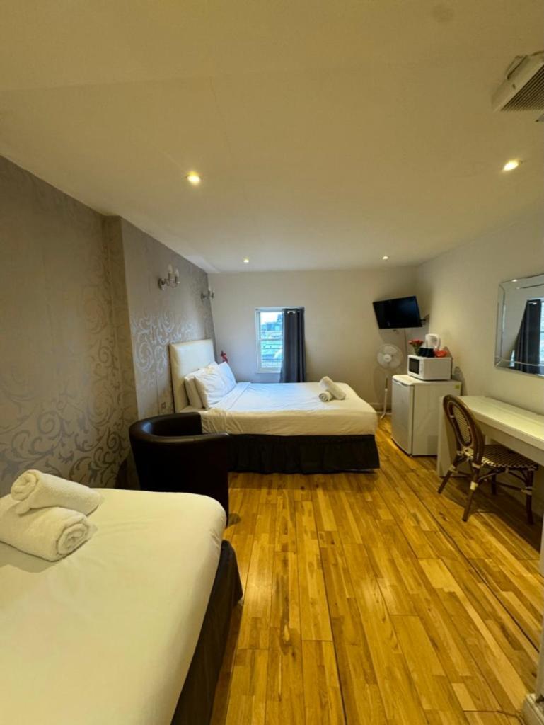 The Paramount Hotel London Exterior photo
