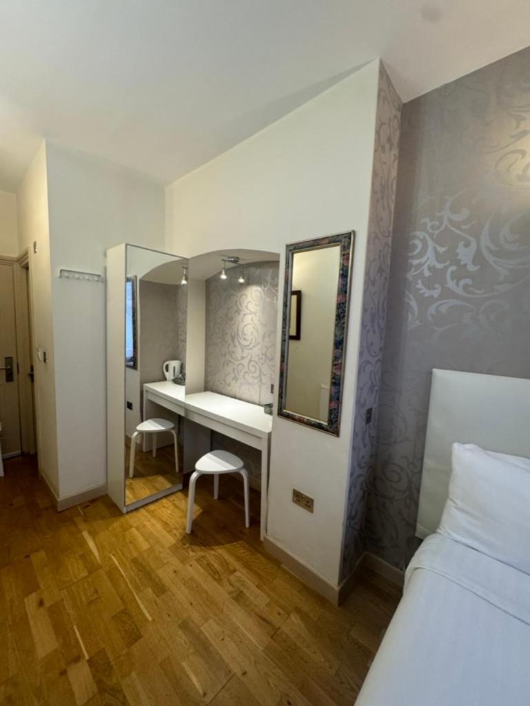 The Paramount Hotel London Exterior photo